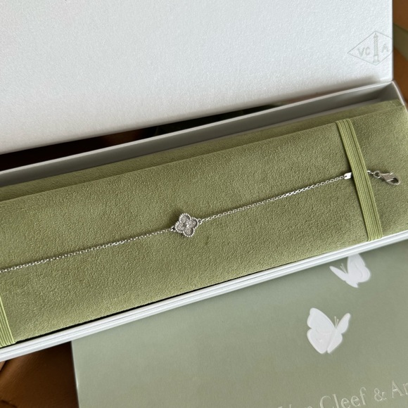 VAN CLEEF SWEET ALHAMBRA DIAMOND WHITE GOLD BRACELET - Picture 7 of 9